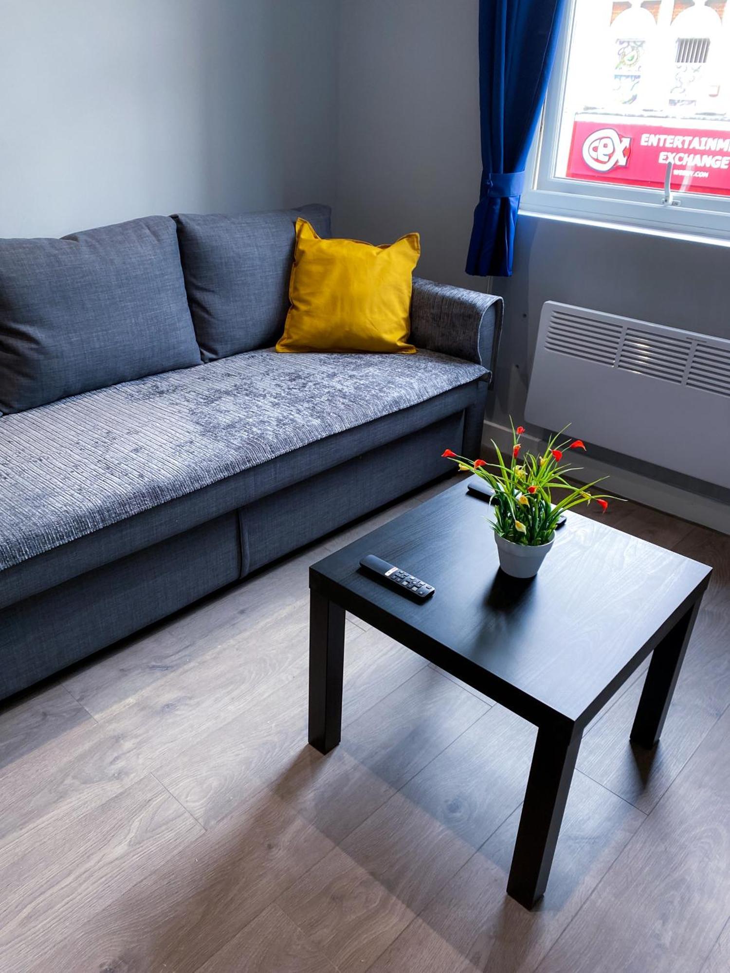 Modern 1 Bedroom Flat In Wood Green Londres Exterior foto